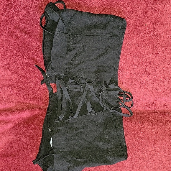 Fashion Nova: 3 shirts, and 2 Outfits (7 pieces) - Picture 5 of 8